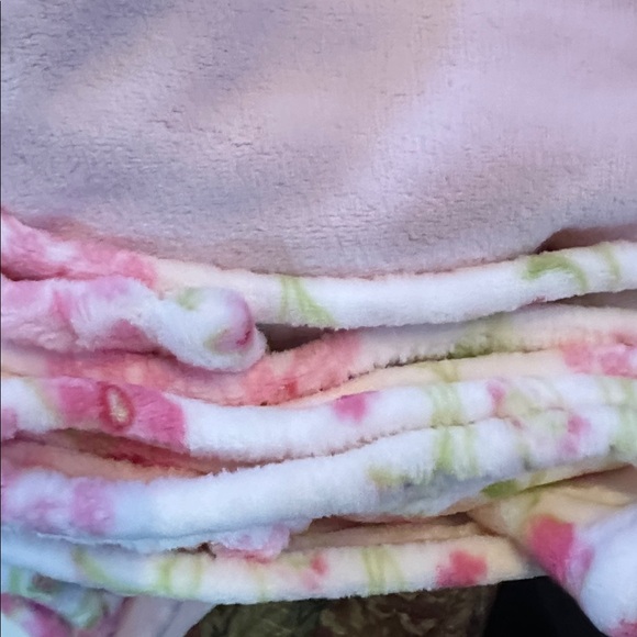 Laura Ashley Throws - Picture 10 of 12